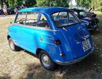 =BMW 600, Bj. 1958, 585 ccm, 15 PS, steht auf der Ausstellungsfläche für Oldtimerfahrzeuge beim Bürgerfest  200 Jahre Landkreis Fulda  auf dem Gelände von Schloß Fasanerie im Juni 2022.