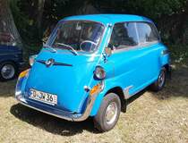 =BMW 600, Bj. 1958, 585 ccm, 15 PS, steht auf der Ausstellungsfläche für Oldtimerfahrzeuge beim Bürgerfest  200 Jahre Landkreis Fulda  auf dem Gelände von Schloß Fasanerie im Juni 2022.