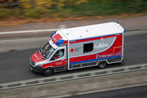 DRK MB Sprinter aus Neubrandenburg in Waren Müritz unterwegs. - 26.11.2022