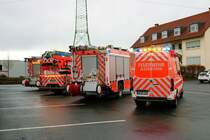 Löschzug der Feuerwehr Kleinostheim am 15.01.23 mit ELW+HLF1+DLK+HLF2 bei einen Fototermin