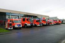 Der gesamte Fuhrpark der Feuerwehr Kleinostheim mit Kinderfeuerwer+ELW+HLF2+DLK+HLF1+MZB+MTW+MTW+VLKW+TLF3000 am 15.01.23 bei einen Fototermin