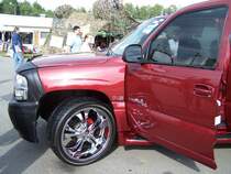 GMC Sierra Classic Denali beim Deutsch-Amerikanischen Volksfest auf dem Truppenbungsplatz Grafenwhr.
Aufgenommen am 4.8.2006.