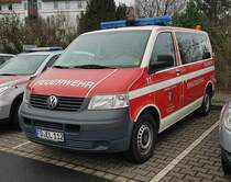 =VW T 5 der Feuerwehr POPPENHAUSEN, steht im Januar 2023 anl. eines Ausbildungsvorhabens an der Feuerwache HÜNFELD MITTE.