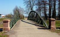 Radweg mit Brücke über die Dreisam bei March-Buchheim im Breisgau, Mai 2012
