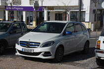 Mercedes-Benz der B-Klasse (2.Generation) an der Avenida 5 de Outubro (Olhão/Portugal, 16.01.2022)