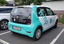 =VW UP des Pflegedienstes MHP unterwegs in Kassel im Juni 2022
