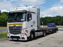 =MB Actros von RGL-Transport steht im Juni 2022 an der A 7