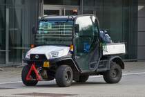 Kubota Kleintransporter steht auf einem breiten Brgersteig. 01.2023