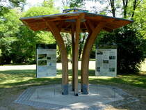 Infostand am Radweg entlang des Altrheins in der Nähe von Istein im Markgräflerland, Juli 2015