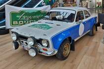 Ford Escort, Rally Fahrzeug, war im Eingangshall eines Einkaufscentrums ausgestellt. 01.2023