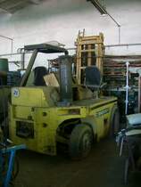 DFG 6302,TAKRAF 6,3t  Stapler in der Werkstatthalle der Firma Teichmann in Werdau. Dieser Stapler wurde wahrscheinlich auch im �ffentlichen Stra�enverkehr bewegt.Darauf deutet der 2.Sitz neben dem Fahrer hin.