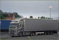 VOLVO FH16 580PS  JUBIL�UMSEDITION 80 JAHRE 1927 - 2007 der FEHER Trans, sehr warscheinlich aus Ungarn, steht auf dem Rasthof Siegerland-West. 
