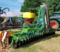 =Catros 8002-2 Scheibenegge gesehen auf einer der Ausstellungsflächen beim Bürgerfest  200 Jahre Landkreis Fulda  auf dem Gelände von Schloß Fasanerie im Juni 2022