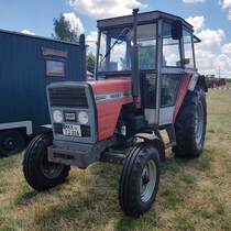 =MF 254 S, Bj. 1983, 40 PS, gesehen beim Oldtimertreffen in Wisselsrod, 06-2022
