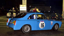 Nr.16 GILBERN 1800GT (1965), Fahrer: ROWLEY Iain (UK) 	SMITH David (UK), beim Tankstopp in der Nacht, Fahrer: SCHRYVER Michael, SCHRYVER Will & WELLER Marcus alle UK, Spa Six Hours Endurance am 1.10.20