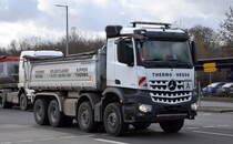 Firma Thomas Hesse - Transport & Service mit einem MB AROCS 3545 Kipper am 02.02.23 Berlin Marzahn.