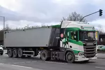 VERBIO Logistik GmbH aus Schwedt/Oder mit einem Sattelkipper mit optisch gefälliger SCANIA R 410 Zugmaschine am 02.02.23 Berlin Marzahn.