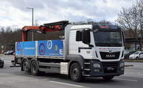 M&H TRANS GmbH aus Berlin mit einem MAN TGS 26.460 Baustofftransporter mit Pritschenaufbau (Selbstlader) am 02.02.23 Berlin Marzahn.