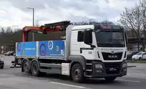 M&H TRANS GmbH aus Berlin mit einem MAN TGS 26.460 Baustofftransporter mit Pritschenaufbau (Selbstlader) am 02.02.23 Berlin Marzahn.