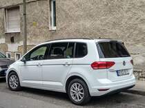 Rückansicht: VW Touran II. Foto: 08.2021.