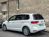 Rückansicht: VW Touran II. Foto: 08.2021.