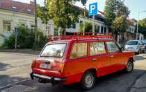 Rückansicht: Lada 2102 alias Shiguli 1200 Combi in rot. Foto: 08.2021.