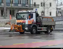 Mercedes Nr.35  ZH 59492 mit Schneepflug unterwegs in der Stadt Winterthur am 22.01.2023