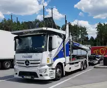 =MB Actros als Autotransporter der HEGELMANN Group rastet im Juli 2022 an der A 9