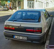 Rückansicht: Renault 19 in ganz schönem Zustand. Foto: August, 2021.