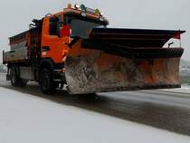 SCANIA G360 der OÖ-Landesregierung, absolviert auf der B143 in Richtung Ampflwang seinen winterlichen Patrouillendienst; 230120