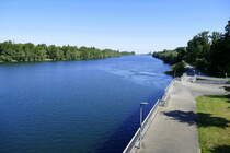 Radweg am Rhein führt nach Kehl (im Hintergrund), Mai 2020