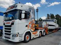 =Scania 770 S von FLORO-Yachttransport auf dem Weg nach Skandinavien, 07-2022