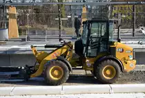 Ein CAT 908M Radlader der Fa. TBR/Teltower Baustoffrecycling GmbH im Einsatz beim Umbau S-Bahnhof Berlin Schöneweide, 08.02.23