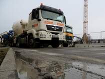 MAN TGS18.440 liefert Fertigbeton bei einer Großbaustelle an; 140117