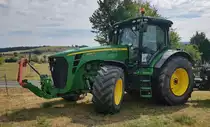 =John Deere 8245 R, gesehen bei der Oldtimerausstellung in Uttrichshausen, 07-2022