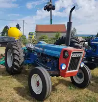 =Ford, gesehen bei der Oldtimerausstellung in Uttrichshausen, 07-2022