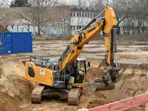 Ein LIIBHERR 924 Raupenbagger (Mietbaumaschine)im Einsatz am 14.02.23 Baustelle Berlin Hohenschönhausen.