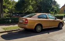 Rückansicht: Skoda Octavia in der Farbe  Atacama Beige  oder  #Bezova Atacama . Foto: 08.2021.