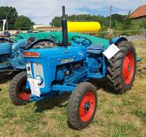 =Fordson Super Dexta, gesehen bei der Oldtimerausstellung in Uttrichshausen, 07-2022