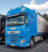 =DAF XF-Sattelzugmaschine der Spedition ZUFALL, gesehen an der A 9 im Juli 2022