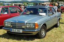 =MB Baureihe 123, ausgestellt beim Oldtimertreffen in Wisselsrod, 06-2022