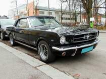 FORD-MUSTANG 5-.0 tourt mit Überstell-, bzw. Werkstattnummer durch die Gegend; 220208