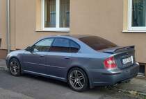 Rückansicht: Subaru Legacy IV. Foto: 08.2021.