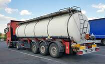 =MAN-Tankzug von DUCATI steht im Juli auf dem Rasthof Werneck, 07-2022