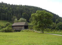 der Donauradweg überquert auf der gedeckten Holzbrücke bei Immendingen die Donau, Aug.2007
