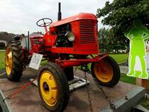 MASSEY-HARRIS Pony812; (Leistung:16PS; Hubraum:1221ccm; Bj.:1952) wurde zur Oldtimerveranstaltung in Rottenbach herangekarrt; 190909