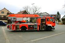 Feuerwehr Griesheim MAN LC DLK23/12 (Florian Griesheim 1/30) am 18.02.23 bei einen Fototermin