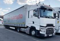 =Renault-Sattelzug aus Polen steht auf einer Rastanlage an der A 70, 06-2022