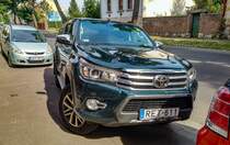 8. Generation Toyota hilux in dunkelgrün. Aufnahme: August, 2021.