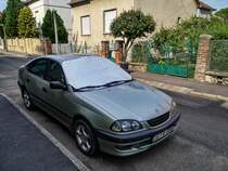 Toyota Avensis Liftback (erste Generation). Aufnahme: August, 2021.